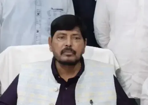 क्या 1800 करोड़ की जमीन 300 करोड़ में बेचना सही है? पुणे की महार वतन भूमि विवाद पर रामदास आठवले की प्रतिक्रिया
