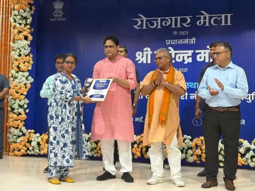 19वां रोजगार मेला: खड़गपुर में 142 और सिलीगुड़ी में 81 युवाओं को मिले नियुक्ति पत्र, देशभर में 51,000 को रोजगार