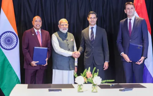 हेग में मोदी जेटन की उपस्थिति में ऐतिहासिक MoU