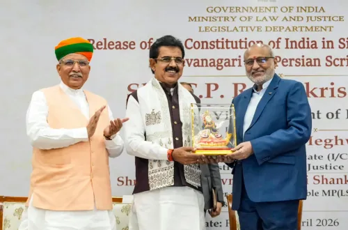 नई दिल्ली: उपाध्यक्ष ने सिंधी में संविधान जारी किया