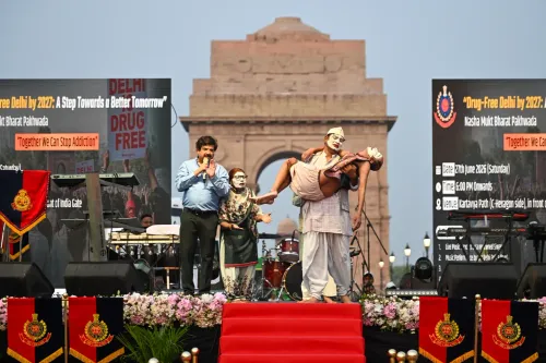 इंडिया गेट की छाँव में नशे के विरुद्ध नाटक मंचन