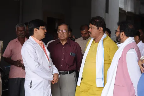 आर. अशोक ने बेंगलुरु अस्पताल में घायल मज़दूरों का हाल जाना