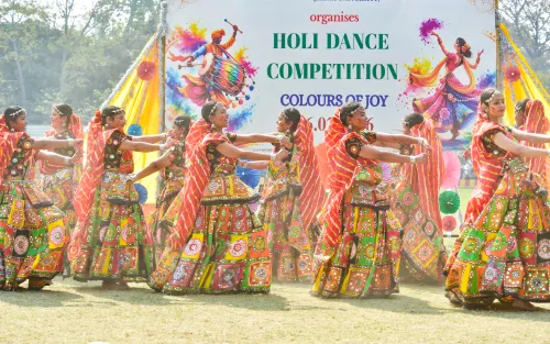 पटना: महिला महाविद्यालय में होली नृत्य का कार्यक्रम
