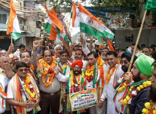 New Delhi: Sadar Bazar traders take out Tiranga Yatra