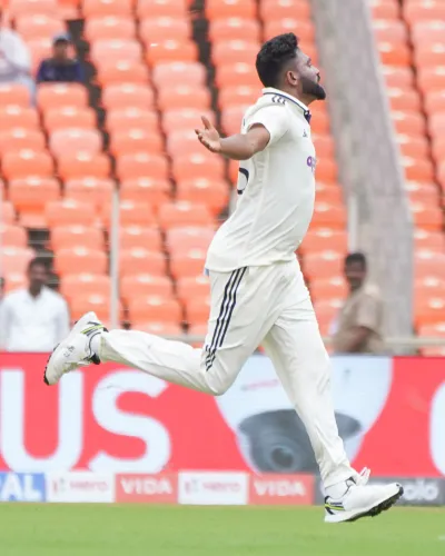 How Did Siraj’s Wobble Seam Lead to His Success on Day 1?