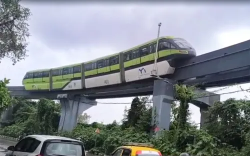 Are 200 Passengers Being Rescued from Mumbai Monorail?
