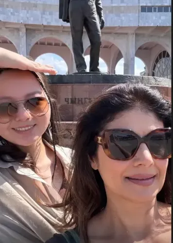 दोस्तों संग छुट्टियां बिता रहीं पूजा बत्रा, पहली बार किर्गिस्तान पहुंचने की जताई खुशी