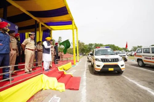 संगरूर: भगवंत मान ने पुलिस गाड़ियों को हरी झंडी दिखाई