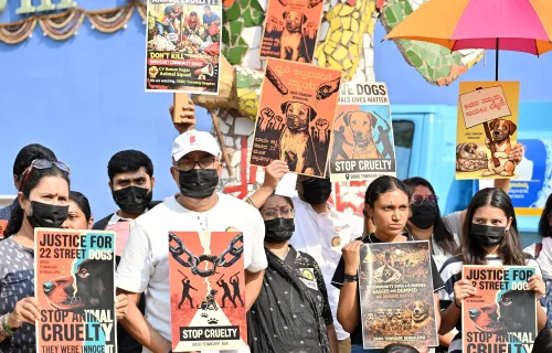 बेंगलुरु: कार्यकर्ता पशु क्रूरता के खिलाफ प्रदर्शन करते हैं