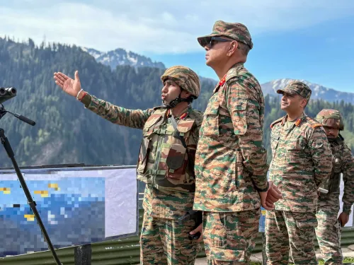 पुंछ के डोगरियन क्षेत्र में व्हाइट नाइट कोर के जीओसी ने सुरक्षा हालात का निरीक्षण किया