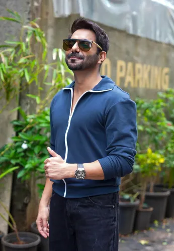 Mumbai: Celebs spotted in Juhu