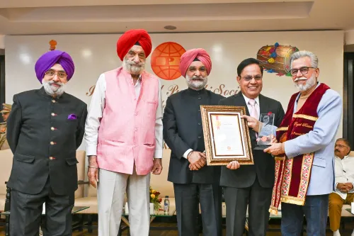 नई दिल्ली: उपराज्यपाल तरंजीत सिंह संधू बैसाखी उत्सव में शामिल हुए