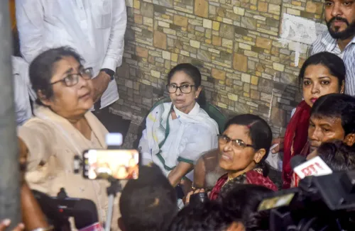 विक्टोरिया मेमोरियल के पास ममता ने देखीं शहीद दिवस की तैयारियाँ