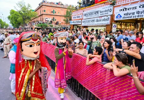 जयपुर: पारंपरिक गंगौर जुलूस