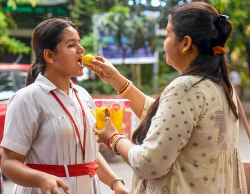 बेथून कॉलेज में WBBSE नतीजों पर खुशियों का माहौल