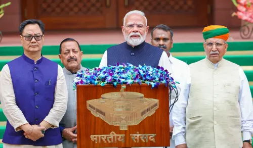 मानसून सत्र से पहले मोदी का मीडिया संबोधन — किरेन रिजिजू भी मौजूद