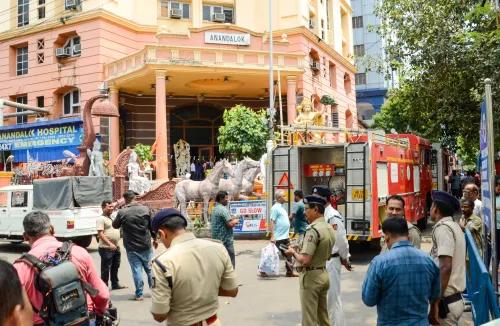 कोलकाता: आनंदलोक अस्पताल में आग लग गई