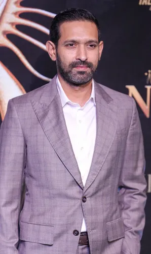 विक्रांत मैसी IIFA Connex के ग्रीन कार्पेट पर