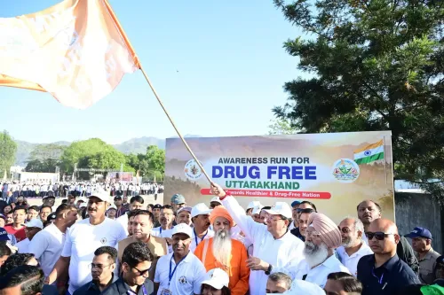 नैनीताल: मुख्यमंत्री धामी ने हल्द्वानी में ‘जागरूकता के लिए दौड़’ रैली का झंडा दिखाया