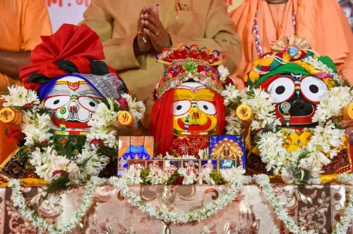 जगन्नाथ, बलभद्र और सुभद्रा की प्रतिमाएँ — रथ यात्रा की आस्था