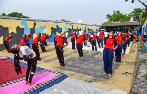 पटना में NCC कैडेट्स का योगासन अभ्यास