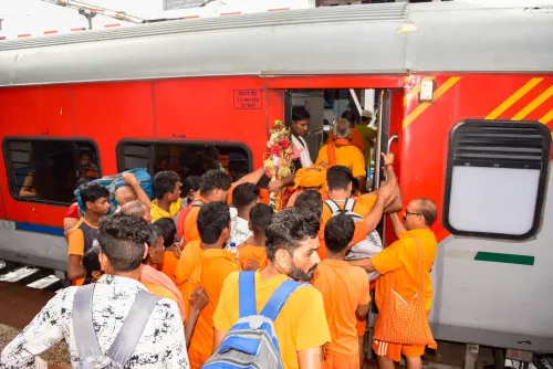 Patna: Kanwar Yatra 2026: Devotees board train 