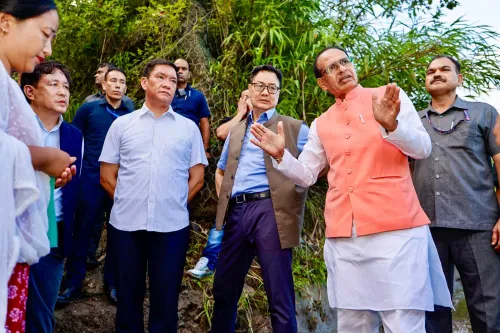 केयी पान्योर में बाढ़ पीड़ितों से मिले शिवराज, किरेन और पेमा खांडू