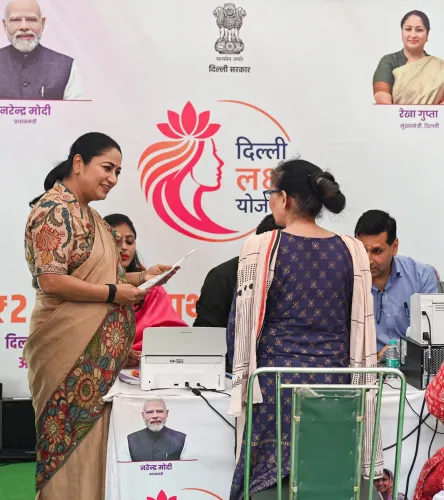 मुख्यमंत्री रेखा गुप्ता ने किया दिल्ली लक्ष्मी योजना पोर्टल का उद्घाटन