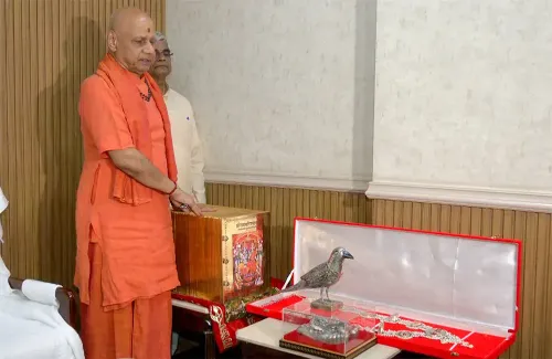 ट्रस्ट बैठक: सोने की रामचरितमानस और चरण पादुका जाँच के केंद्र में