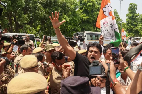 NEET विवाद: तीन मूर्ति पर युवा कांग्रेस का जोरदार प्रदर्शन