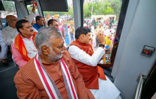 मुख्यमंत्री मोहन यादव की इलेक्ट्रिक बस से कैबिनेट यात्रा