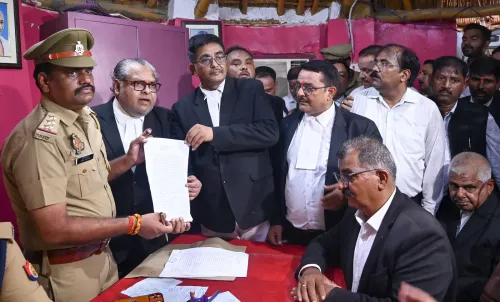 राम पथ पर बार एसोसिएशन सदस्यों ने सौंपी शिकायत