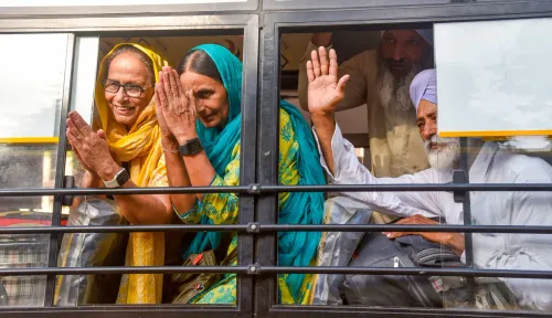 Amritsar: Pilgrims leave for Pak for Guru Arjan Dev martyrdom day