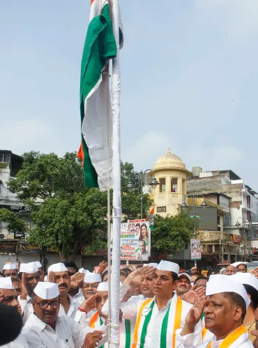 New Delhi: Congress leaders hoist flag on August Kranti Diwas