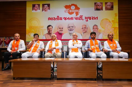 गांधीनगर: भाजपा नेताओं ने पार्टी के स्थापना दिवस का उद्घाटन किया