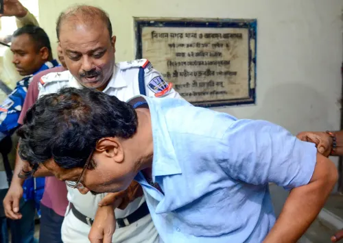 सब्यसाची दत्त को बिधाननगर नॉर्थ थाने से कोर्ट ले जाया गया