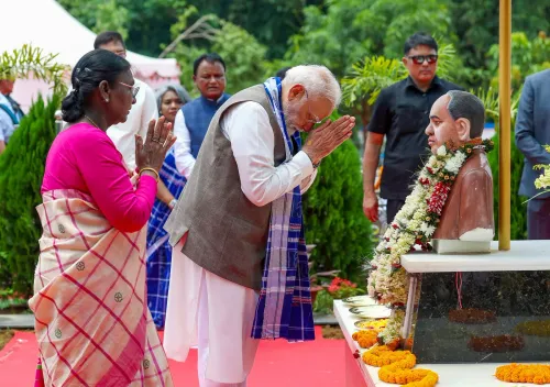 मुर्मू और मोदी ने संथाली जाहेरा व हो जाहेरा में की उपासना