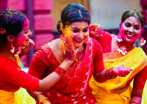 Kolkata: Young Girls Celebrate with Color Before Dole Utsav