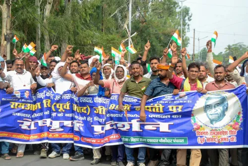पटना के गांधी मैदान में दफादार चौकीदारों का विरोध प्रदर्शन