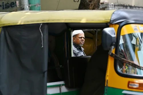 बेंगलुरु: ऑटो रिक्शा चालक एलपीजी की कमी के बीच कतार में