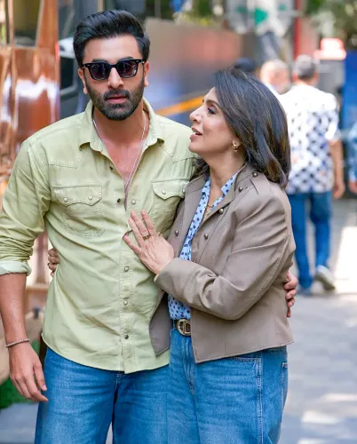 Mumbai: Ranbir Kapoor and Neetu Singh Spotted in Andheri