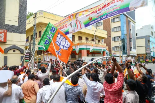 विजयवाड़ा में BJP कांग्रेस आमने सामने, आंध्र रत्न भवन के बाहर तनाव