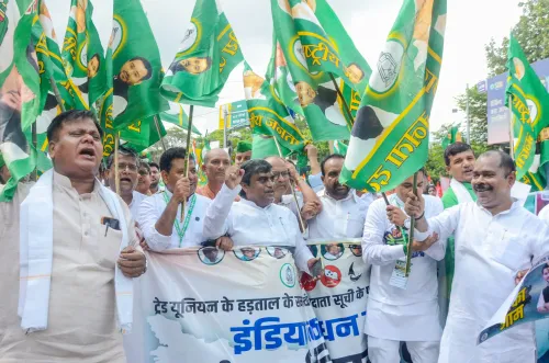Patna: Workers of the INDIA Alliance Protest During Chakka Jam
