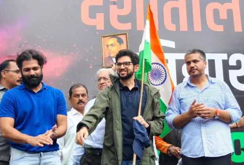 अमित ठाकरे, आदित्य ठाकरे और रोहित पवार का छत्रपति शिवाजी पार्क में जश्न