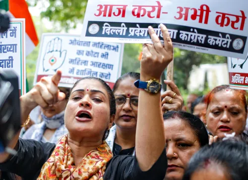 नई दिल्ली: महिलाओं के आरक्षण पर कांग्रेस का विरोध मार्च