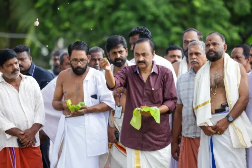 Kochi: V.D. Satheesan performs Bali Tharpanam at Thirunettur Mahadeva Temple