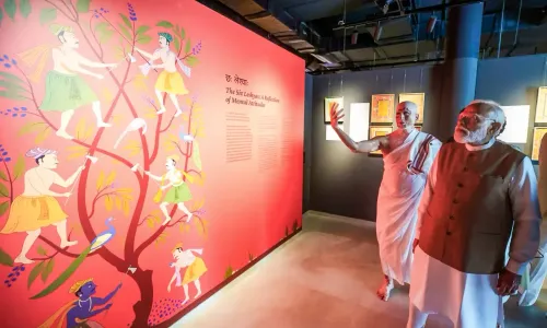 गांधीनगर: पीएम मोदी सम्राट समप्रति संग्रहालय का दौरा करते हैं