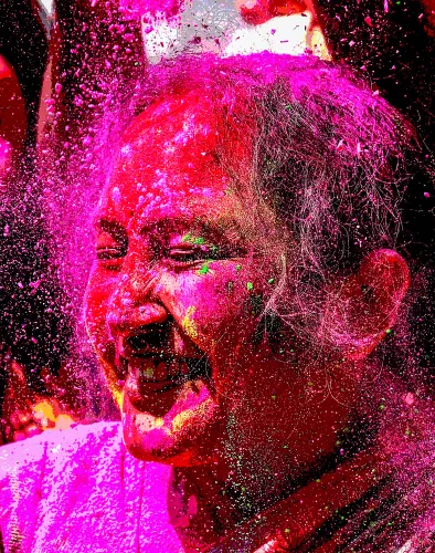 Bengaluru: Residents Revel in Holi Festivities at Vijaya Nagar