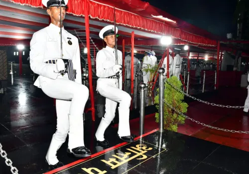 INS चिल्का में मार्च करते प्रशिक्षु