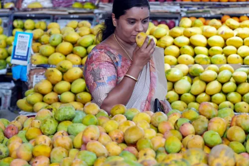 बेंगलुरु: हॉपकॉम्स में आम महोत्सव का भव्य उद्घाटन